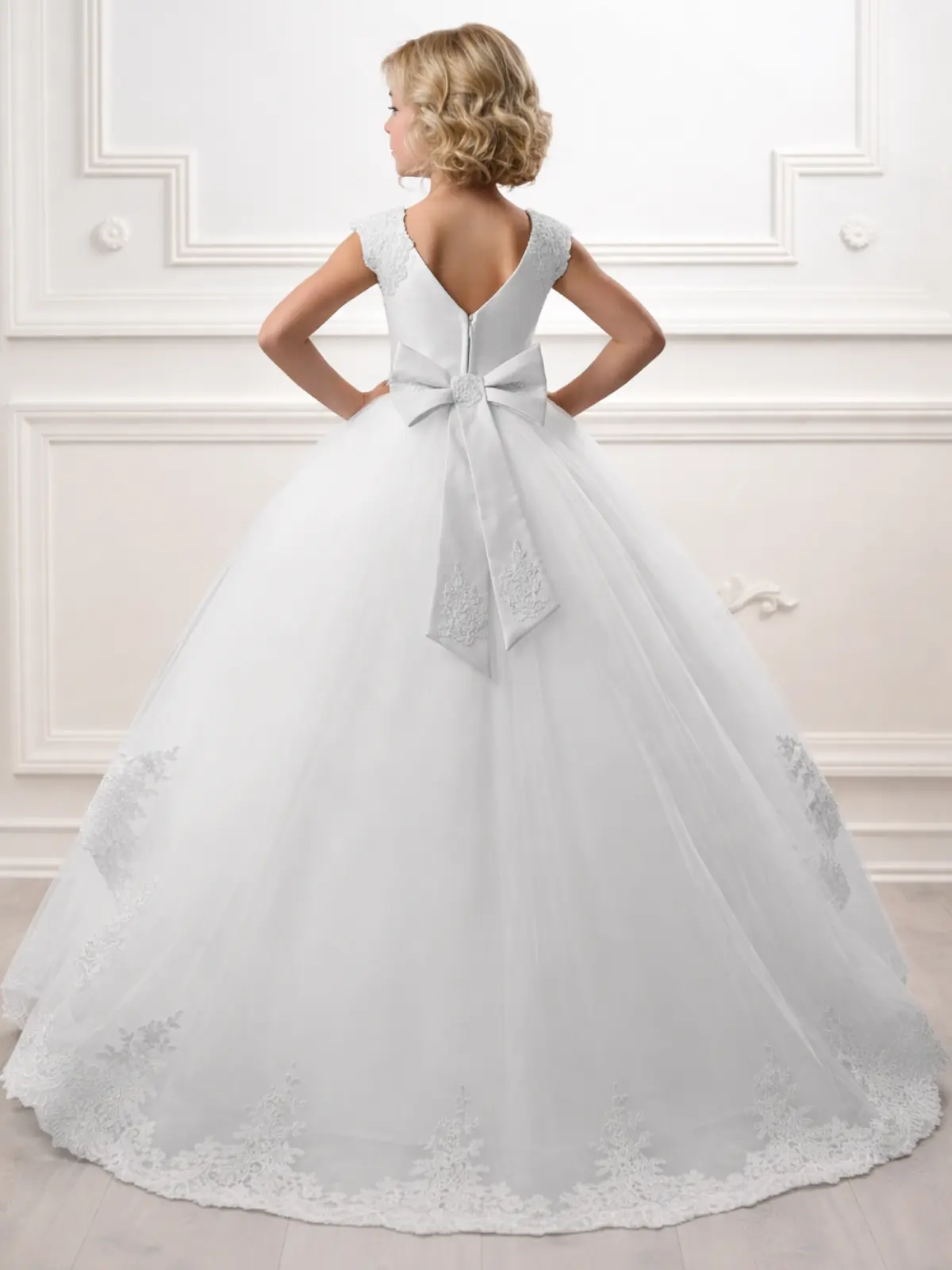 Stunning Sleeveless Communion Dress - Image 5
